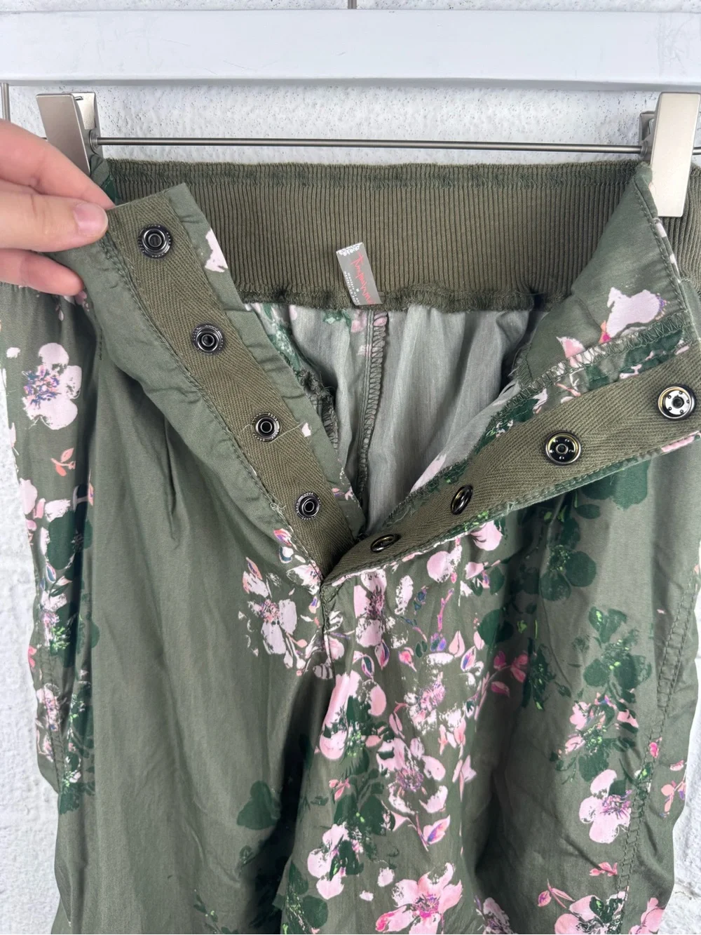 Free People Movement Mesmerize Me Printed Cargo Pants Olive Joggers Size M - Picture 7 of 10